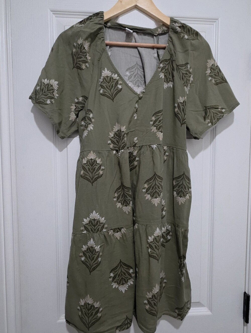 Old Navy Olive Green Floral Tiered V-Neck Dress, Size M